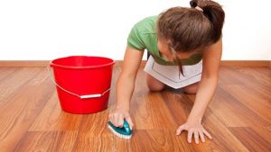 cách vệ sinh và bảo quản sàn nhựa hèm khóa