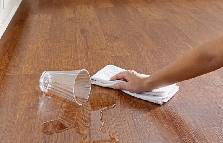 Sử dụng phụ kiện bảo vệ sàn nhựa Bảo quản sàn nhựa