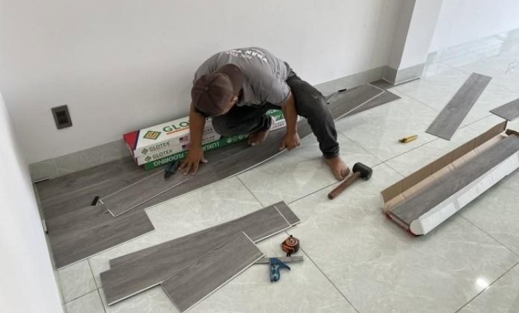 Lắp đặt sàn nhựa hèm khóa