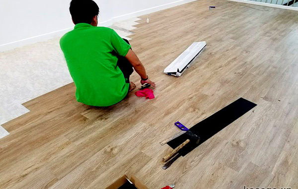 lắp đặt sàn nhựa giả gỗ