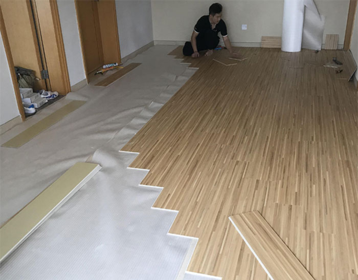 lắp đặt sàn nhựa hèm khóa