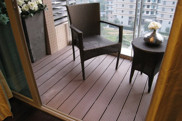 Sàn gỗ nhựa ban công chung cư