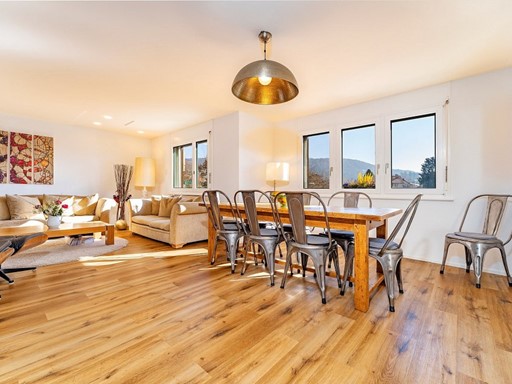 sàn gỗ tràm phòng khách