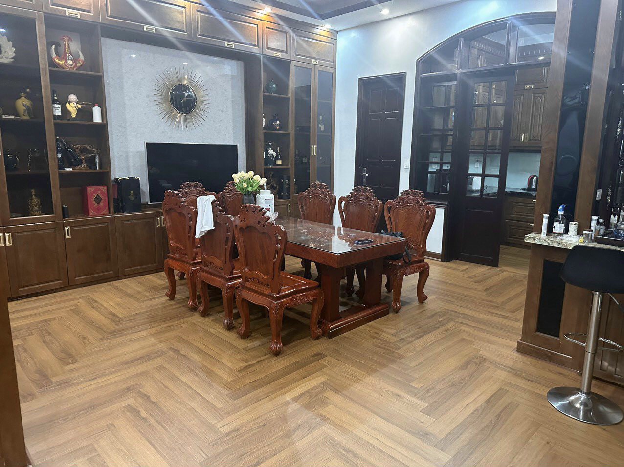 Sàn gỗ xương cá biệt thự sang trọng