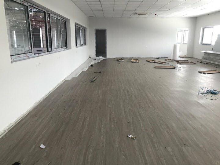 Sàn nhựa hèm khóa văn phòng hiện đại Sàn nhựa hèm khóa văn phòng hiện đại