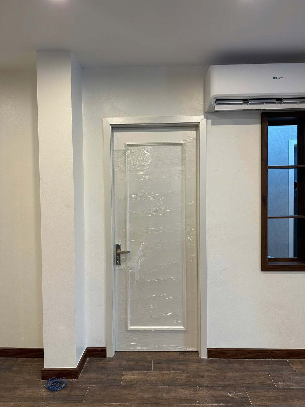 Lắp đặt cửa composite phào nổi tại nhà anh Vượng Phùng Xá