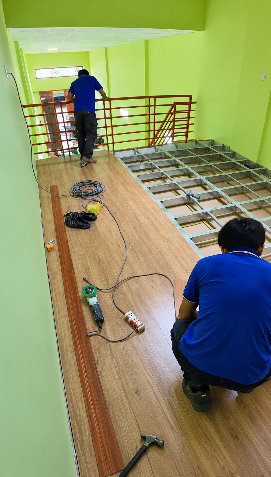 Thi công sàn nhựa chịu lực K2 trên hệ khung gác lửng Cầu Giấy
