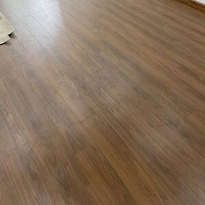 Góc nhìn rộng cho thấy màu và đường vân của Hobi H682 khi được triển khai trên diện tích thực tế tại Geleximco
