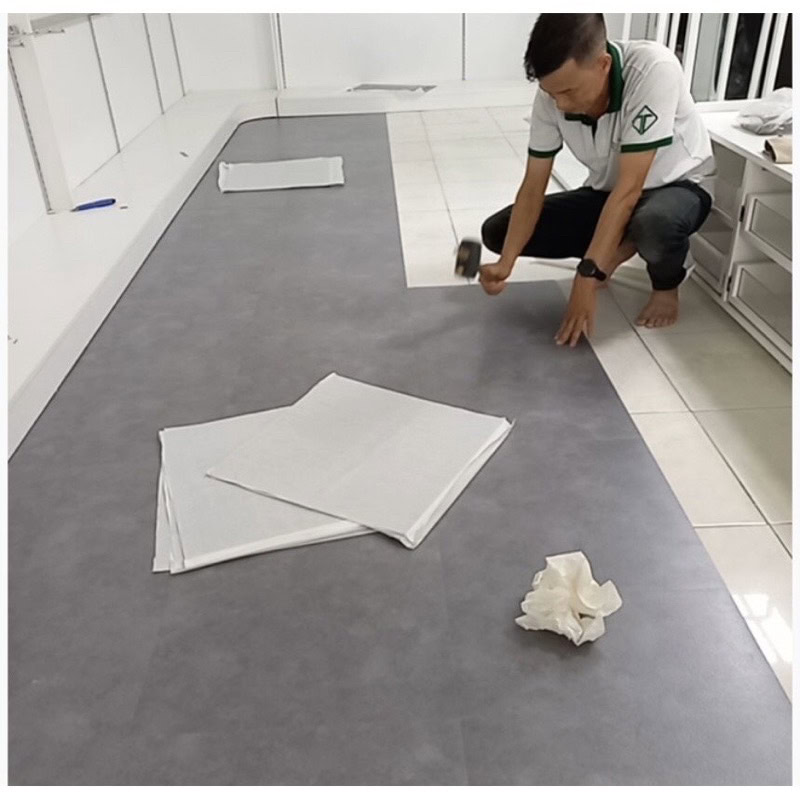 thi công sàn nhựa giả đá thực tế