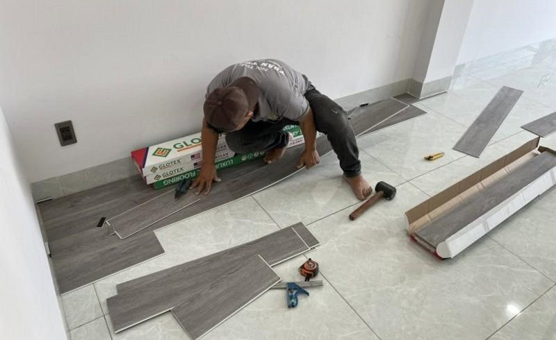 thi công sàn nhựa Glotex phòng ngủ
