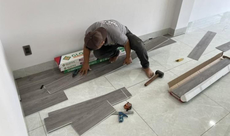 Thi công sàn nhựa giả gỗ Thi công sàn nhựa giả gỗ