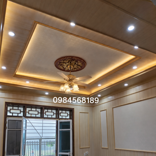 Trần Nhựa Nano Hai Cấp TBC05