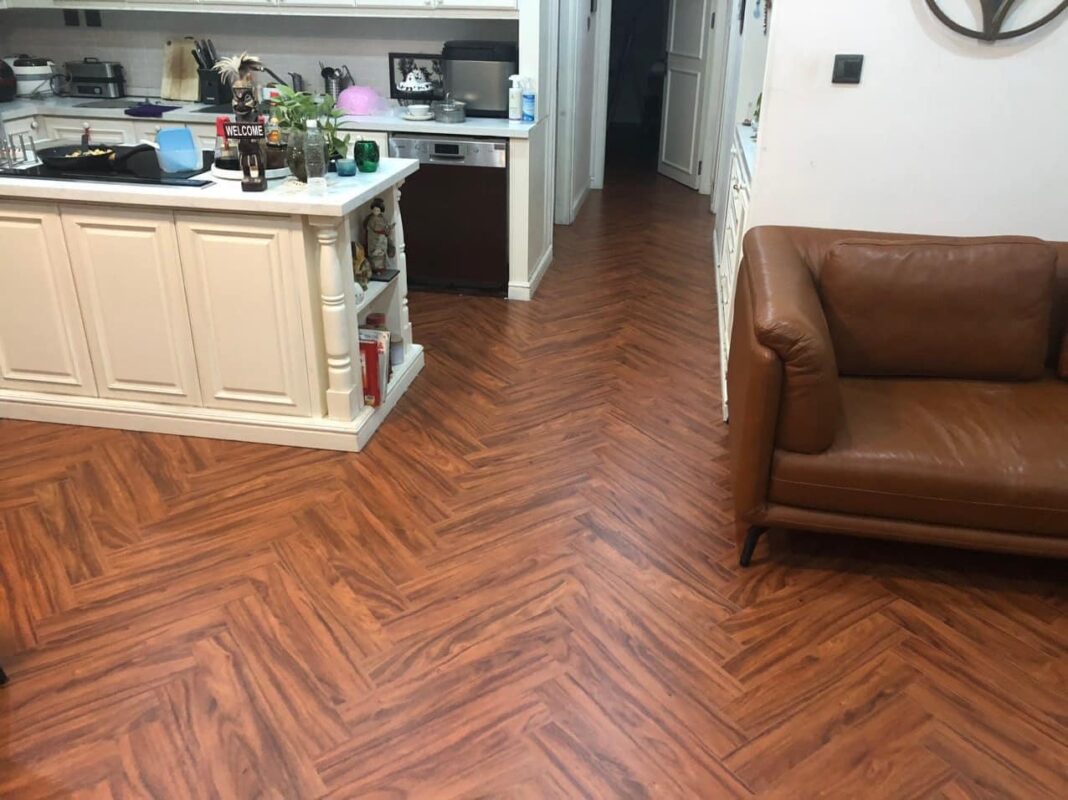 Ứng dụng sàn gỗ cốt đen phòng khách